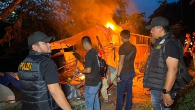 Barak Narkoba di Bantaran Sungai Kawasan Kelambir Lima, Dibumi Hanguskan Tim Polrestabes Medan