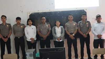 Para Trainer Polres Pakpak Bharat Sambangi SMA Negeri 1 Tinada Sosialisasi Paham AI